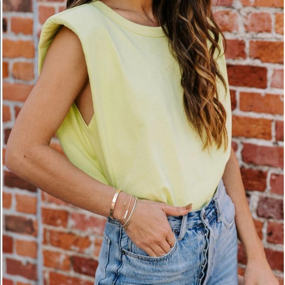 Muscle tee